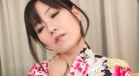 Manami Komukai sex photo