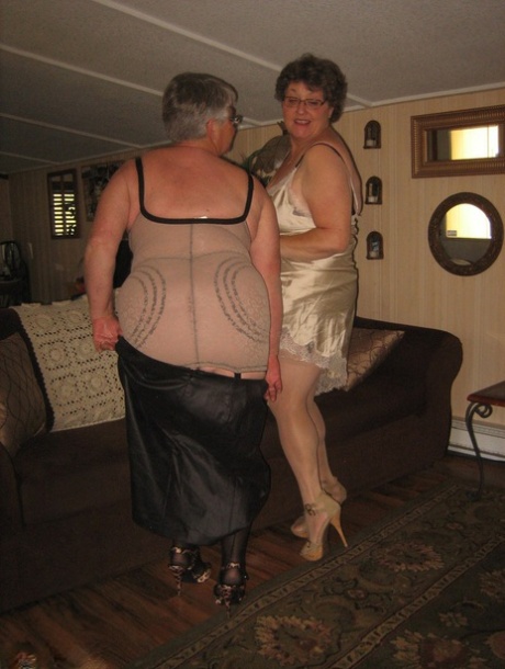 lusty greek granny nude galleries