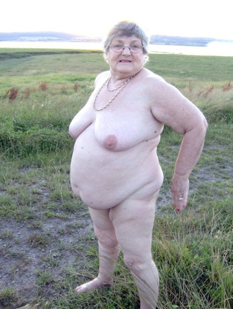 dead old woman nude pic