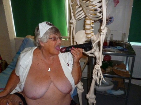 hot sexy old black women porn pic
