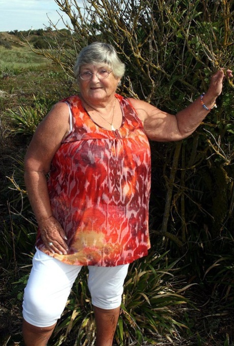 granny corn hot pics