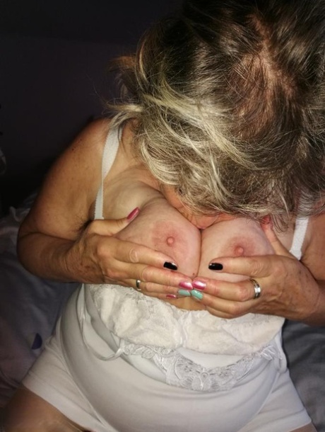 older women weight nude photo