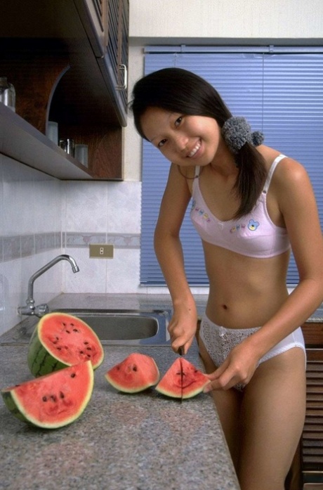 Lin Si Yee nude photo