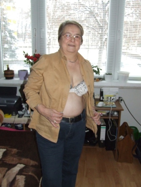 singlet sexy older woman exhibitionist