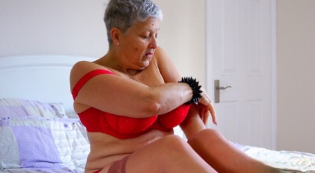 pinterest older mature floppy tit woman