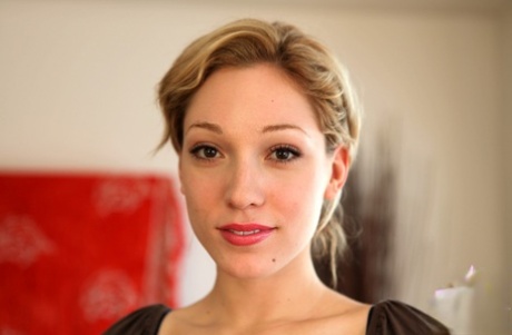 Lily LaBeau nude images